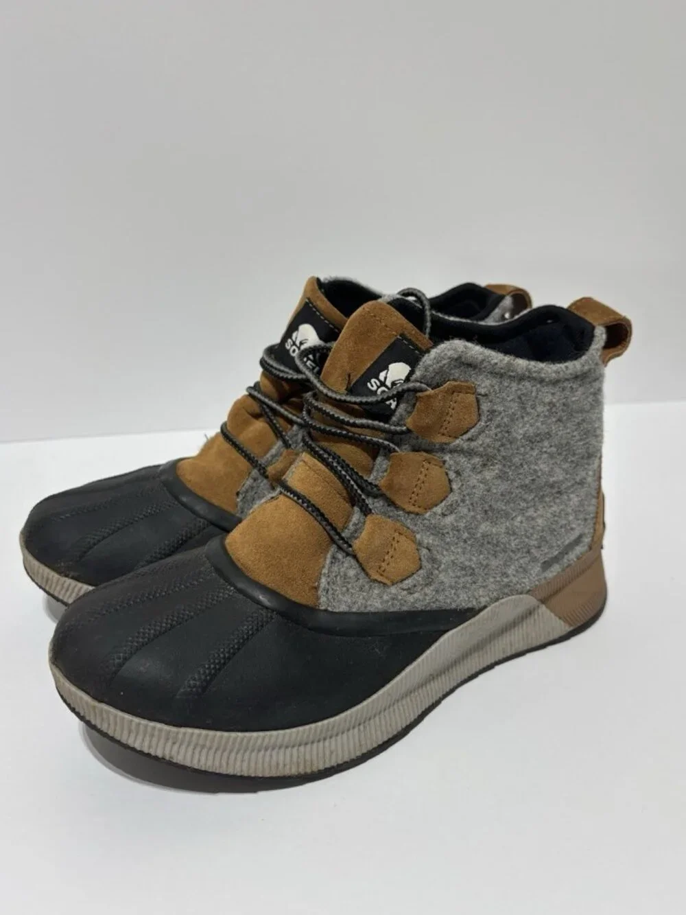 Sorel Women’s Out N About III Gray Winter Booties, Size 8 M